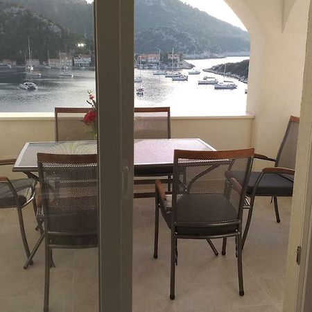 Apartment Zaklopatica Lastovo 外观 照片
