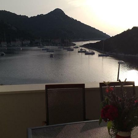 Apartment Zaklopatica Lastovo 外观 照片