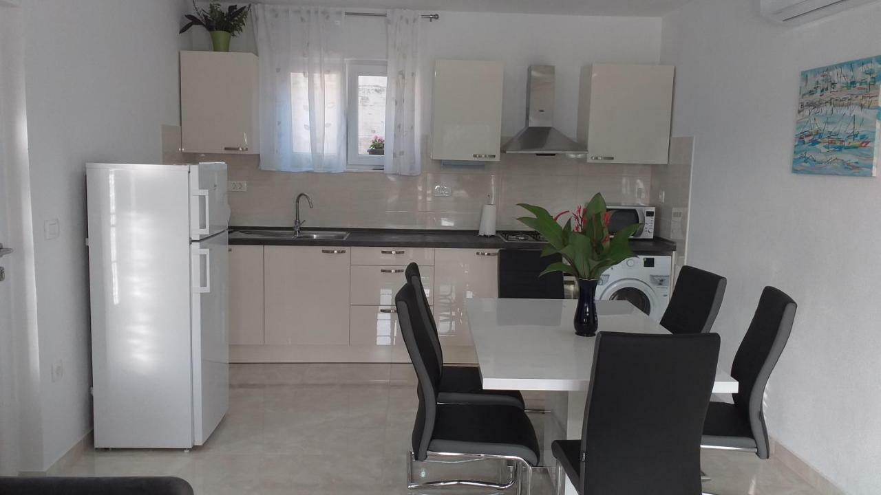 Apartment Zaklopatica Lastovo 外观 照片