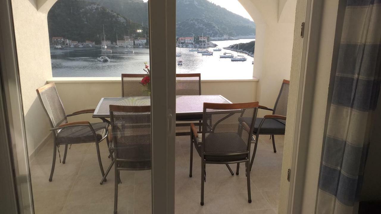 Apartment Zaklopatica Lastovo 外观 照片
