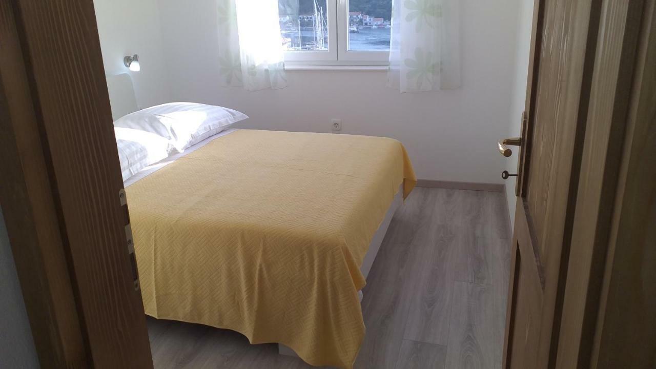 Apartment Zaklopatica Lastovo 外观 照片