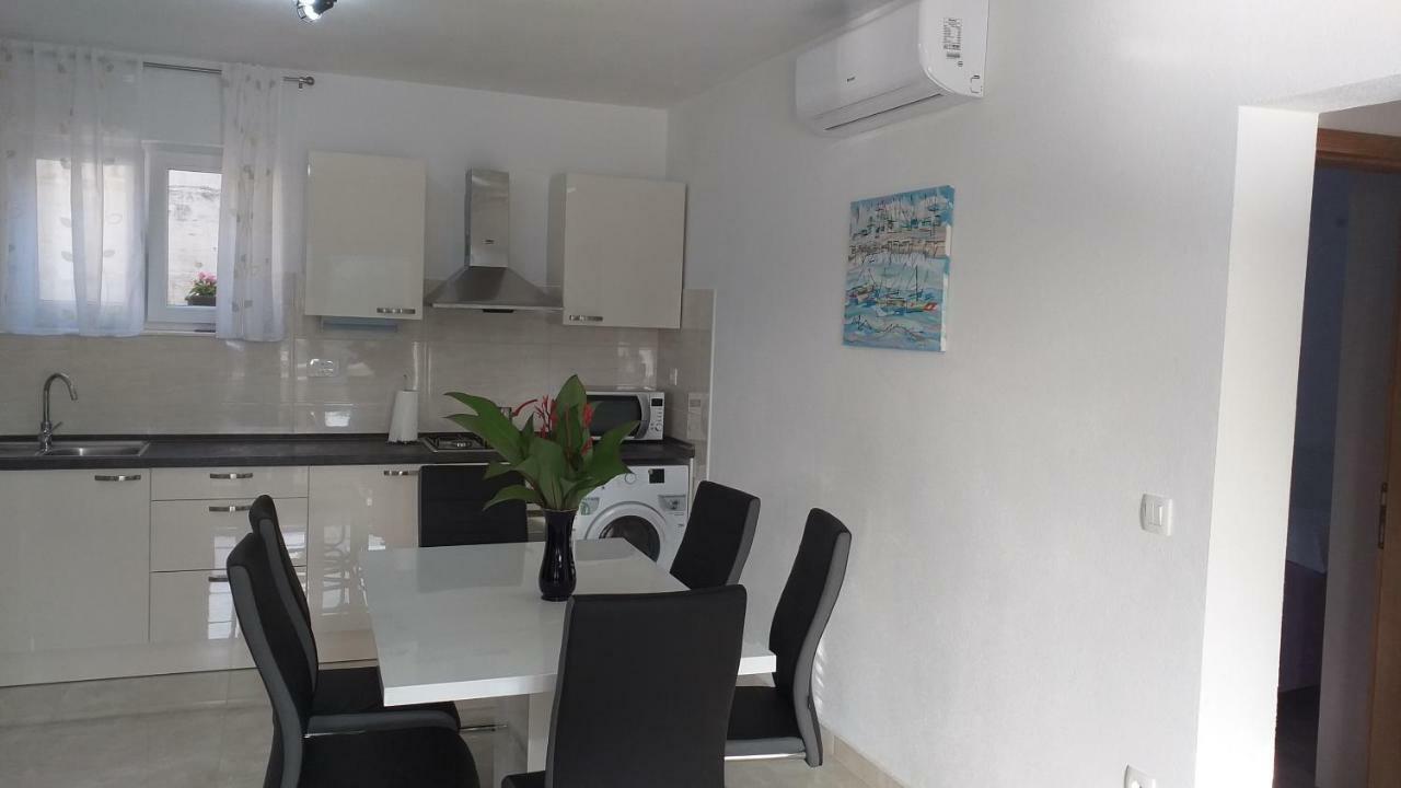 Apartment Zaklopatica Lastovo 外观 照片
