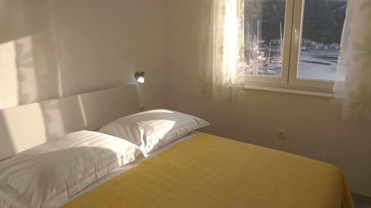 Apartment Zaklopatica Lastovo 外观 照片