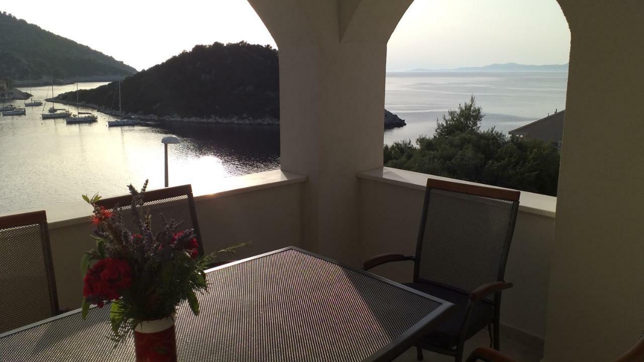 Apartment Zaklopatica Lastovo 外观 照片