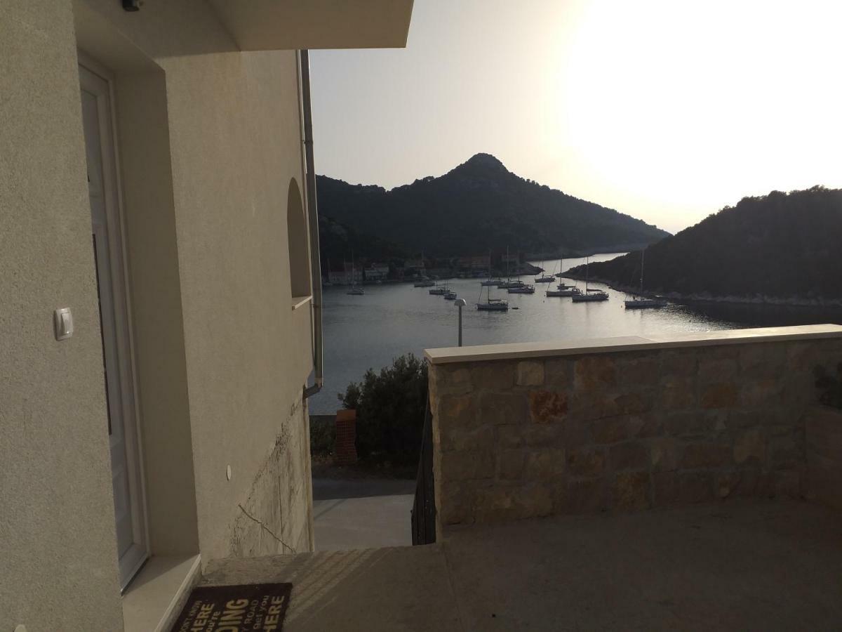 Apartment Zaklopatica Lastovo 外观 照片