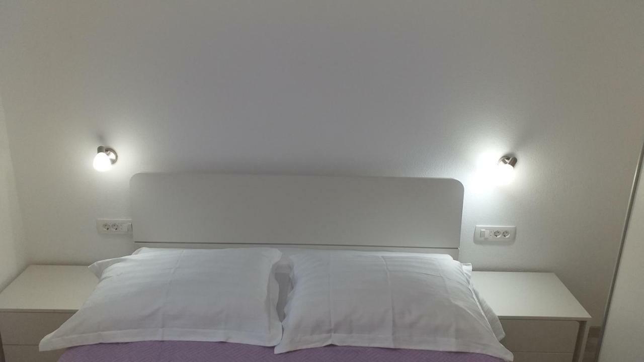 Apartment Zaklopatica Lastovo 外观 照片