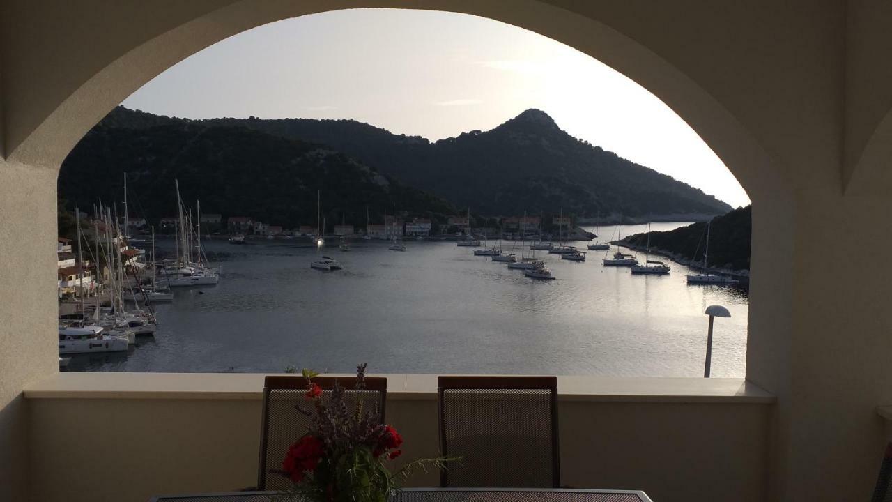 Apartment Zaklopatica Lastovo 外观 照片