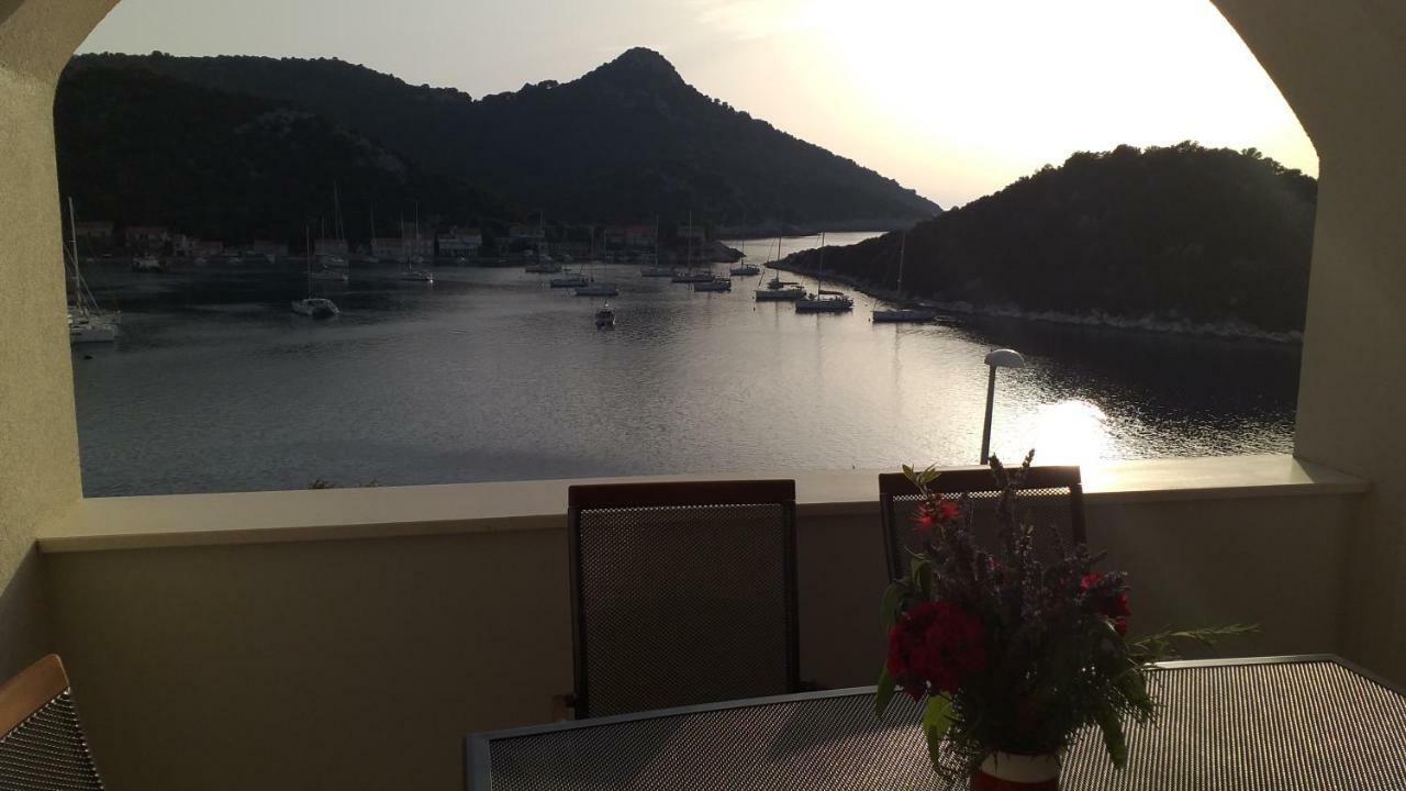Apartment Zaklopatica Lastovo 外观 照片